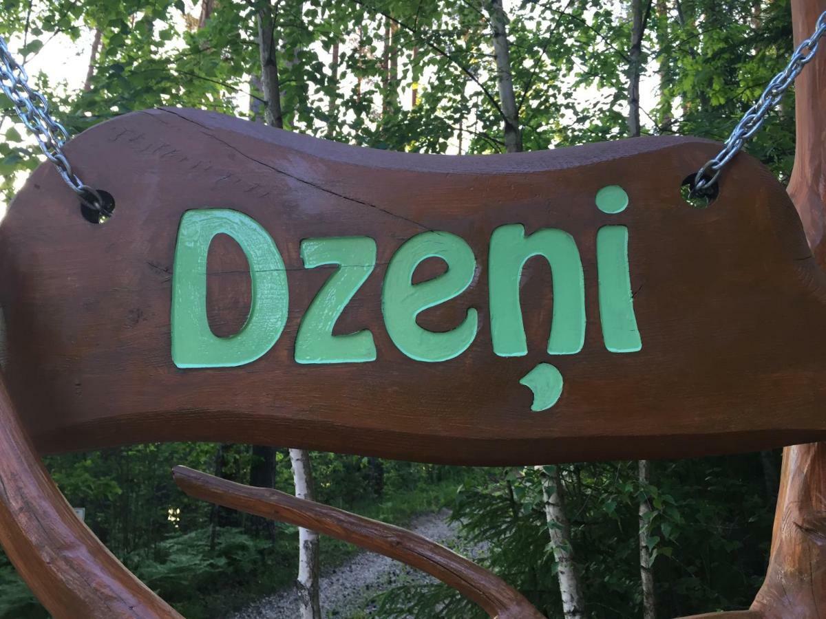 Hostal Dzeni Amatciems Exterior foto