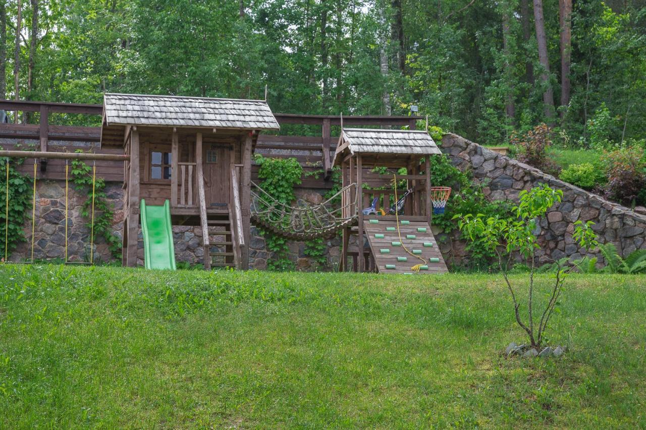 Hostal Dzeni Amatciems Exterior foto